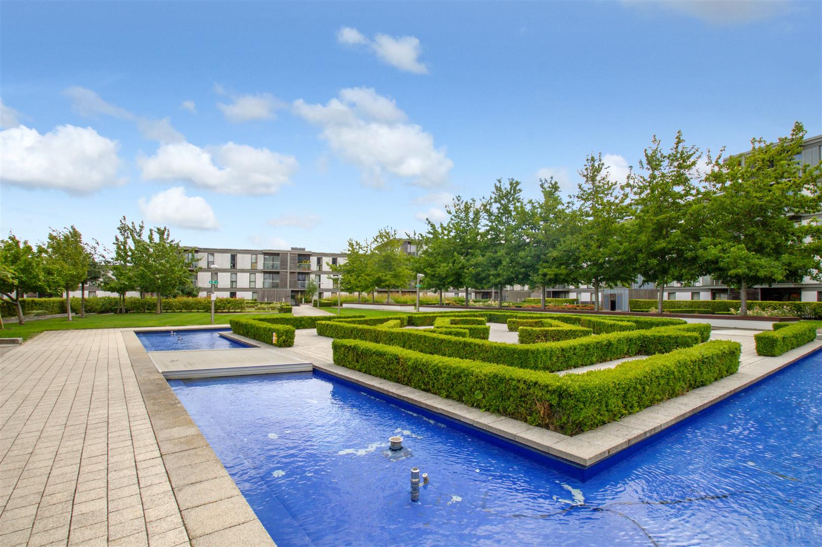 325 South Row, Milton Keynes